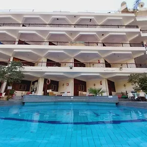 Rezeiky Hotel&camp Luxor